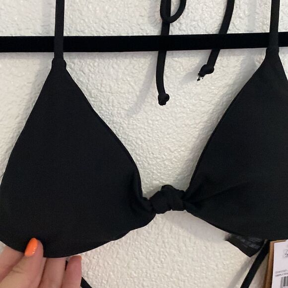 NWT- Volcom black simply seamless triangle bikini top- Size medium - Picture 4 of 12